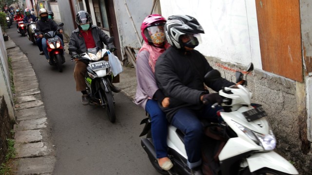 Inilah Tips Berkendara Sepeda  Motor  di Jalan Sempit